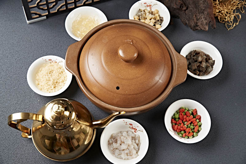 养生汤品准备中