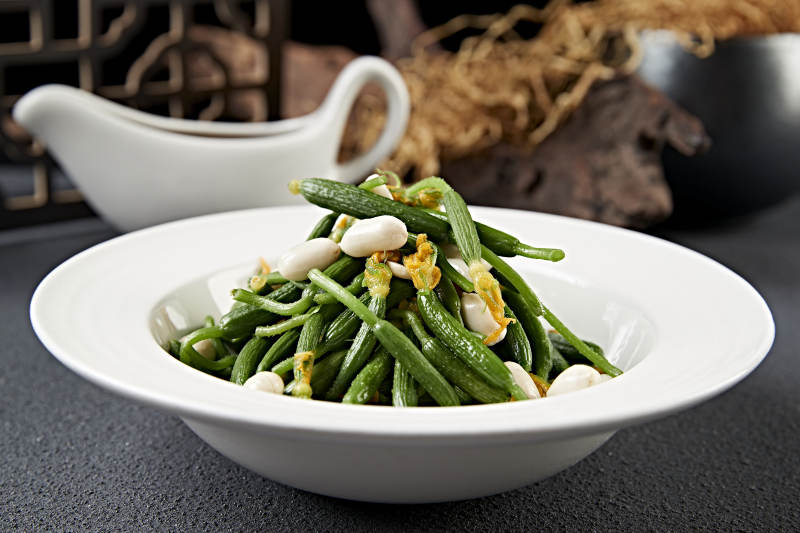 美味凉菜果仁巧拌黄瓜仔