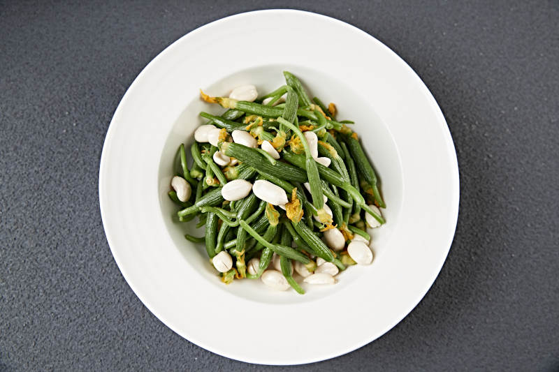 美味凉菜果仁巧拌黄瓜仔