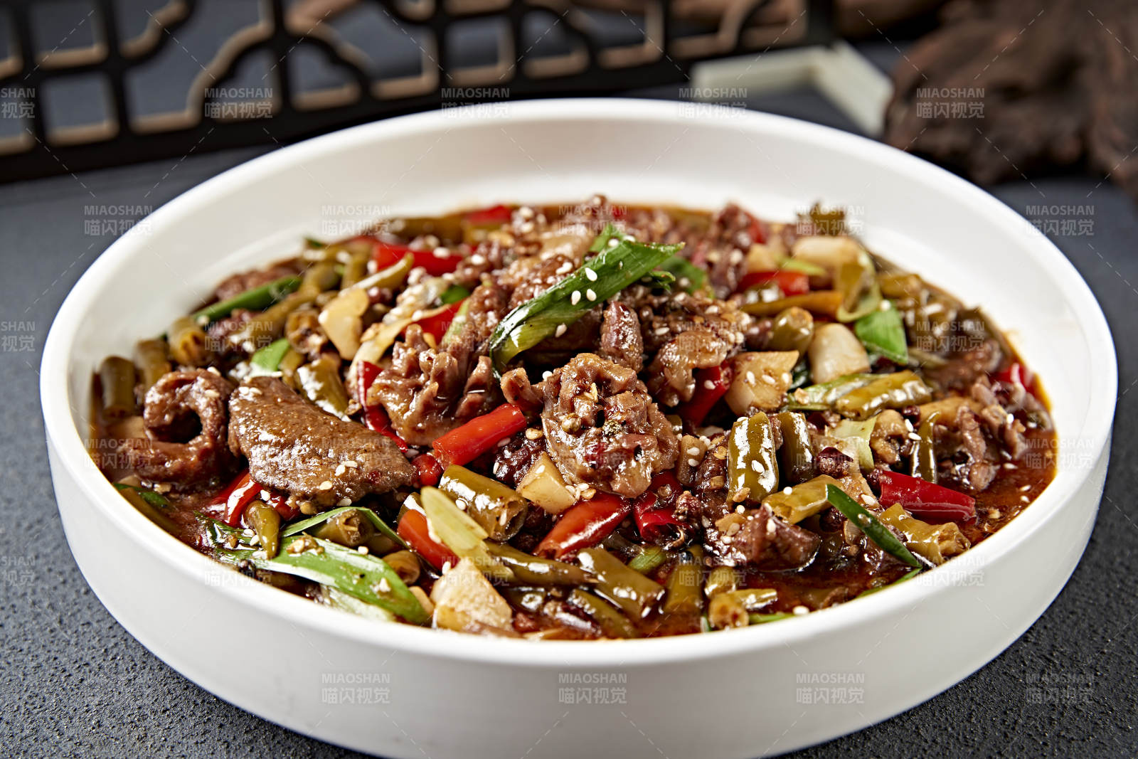 辣炒牛肉配青椒