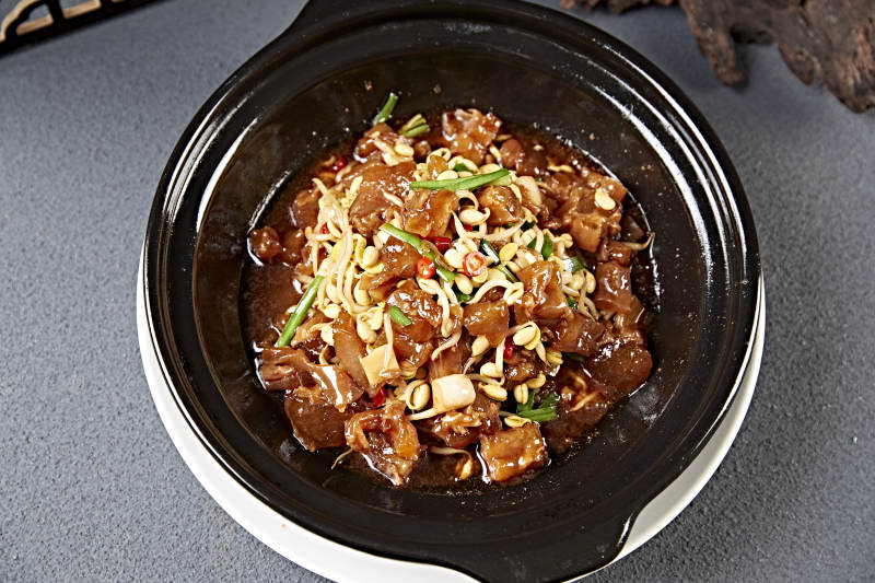 蒜香砂锅豆芽烧蹄筋