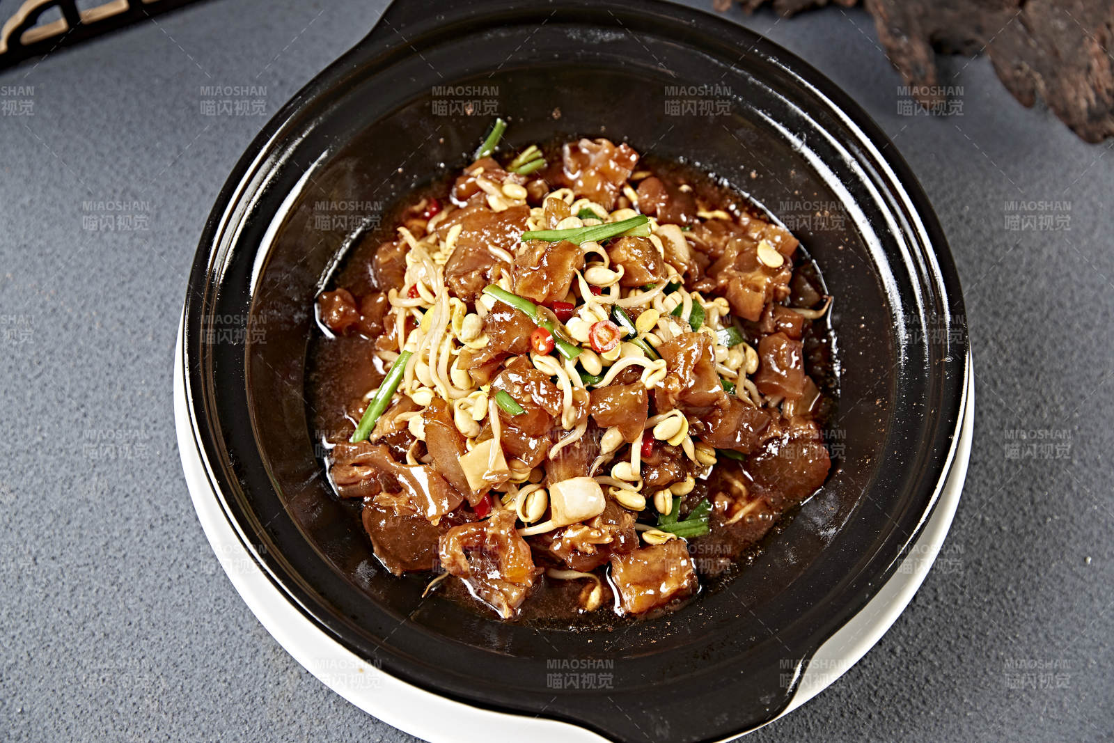 蒜香砂锅豆芽烧蹄筋