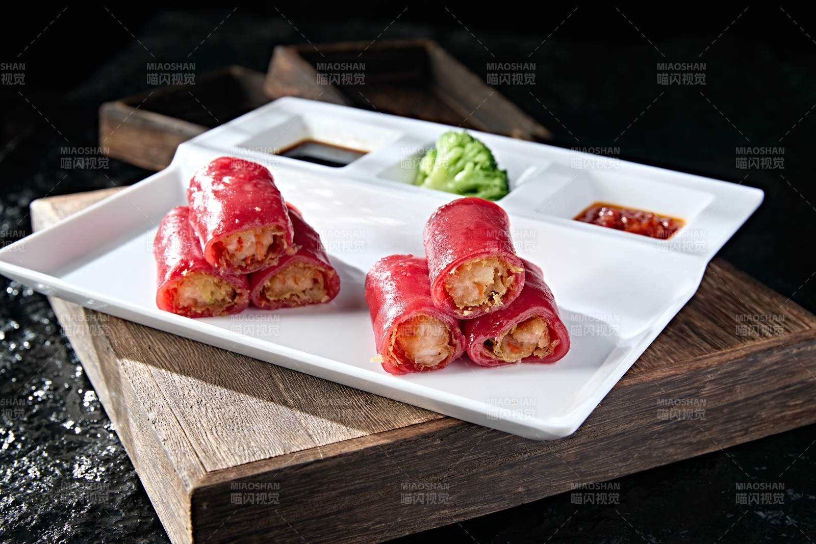  港式茶餐红曲米皮肠粉炸蛋猪肉卷