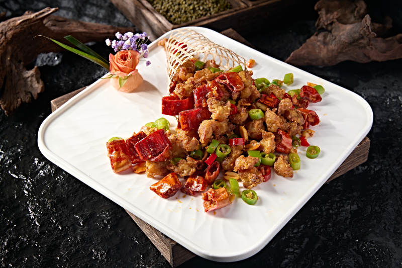 香辣鸡丁配青椒