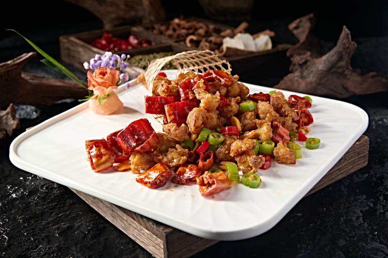 香辣鸡丁配青椒