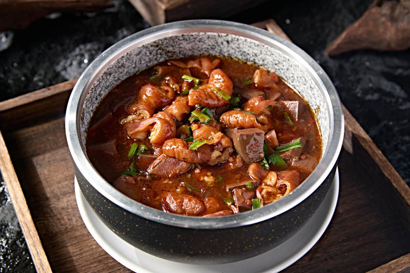 江湖菜系石锅鸭血炖肥肠