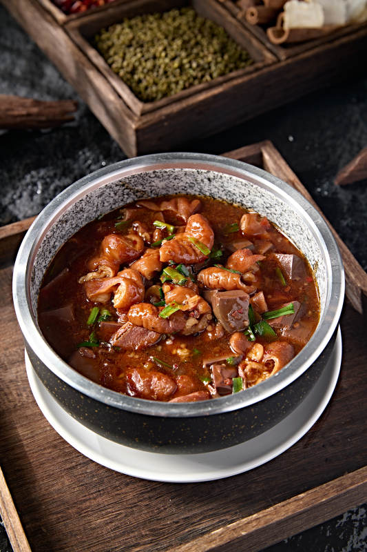 江湖菜系石锅鸭血炖肥肠