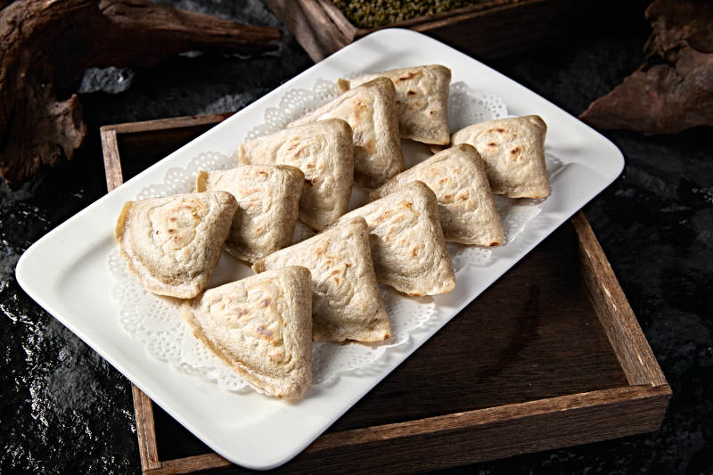 金黄酥皮三角饺