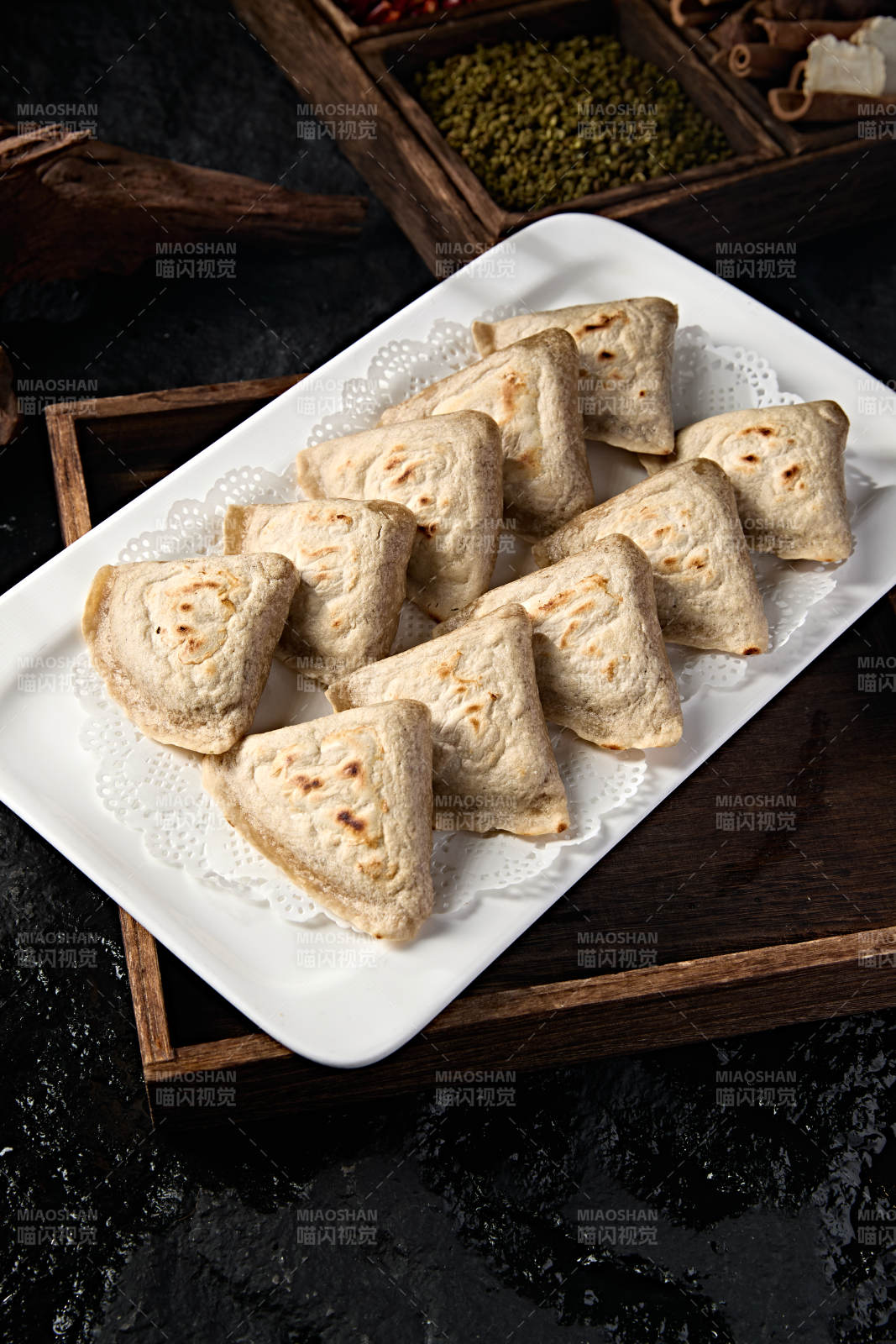 金黄酥脆三角饼