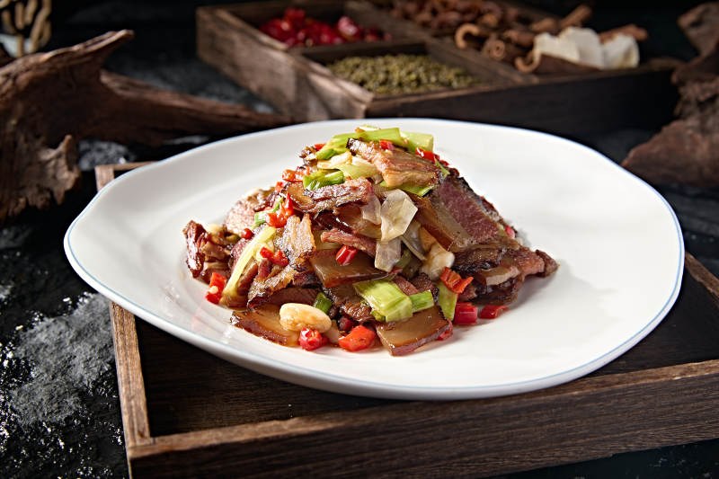 香辣腊肉炒青椒