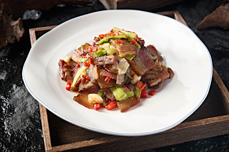 香辣腊肉炒青椒