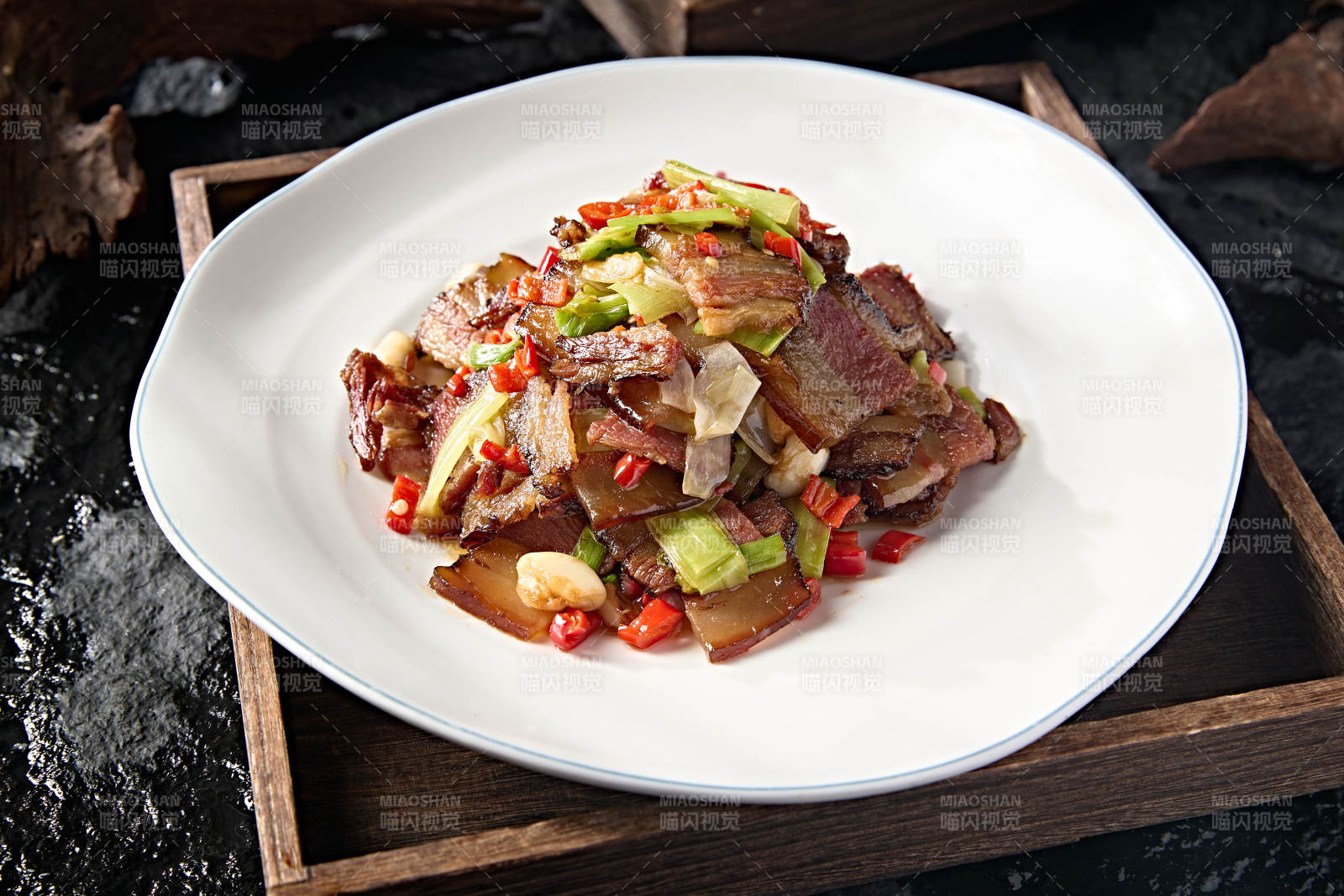 香辣腊肉炒青椒