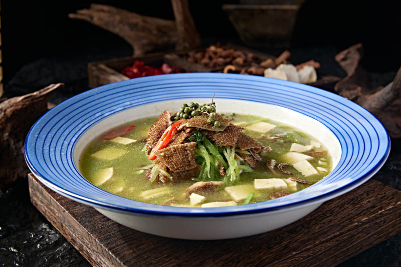 川渝美食藤椒酸汤豆腐瓜丝炖毛肚