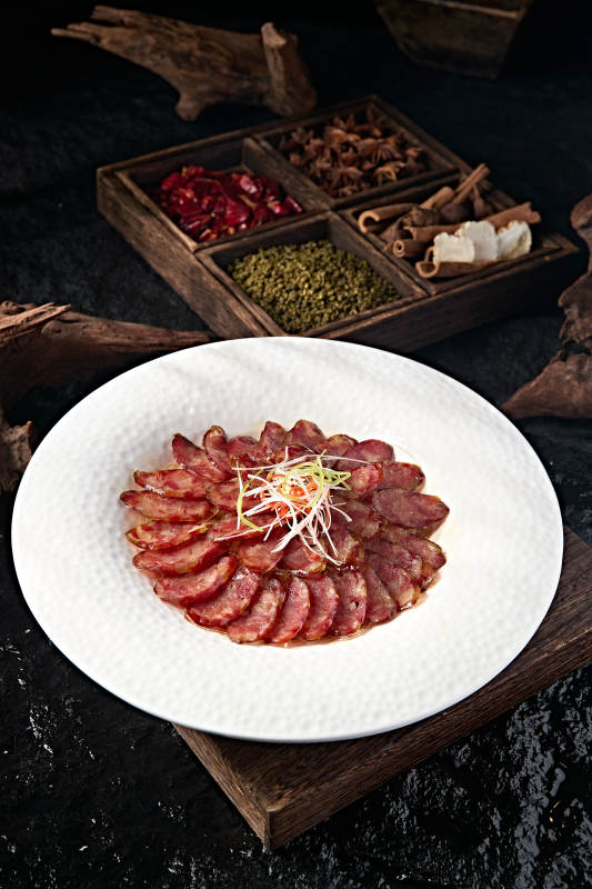 香肠拼盘配香料