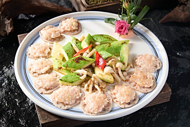 中餐粤式菜肴西葫芦白玉菇藕片炒马蹄虾饼