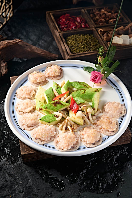 中餐粤式菜肴西葫芦白玉菇藕片炒马蹄虾饼