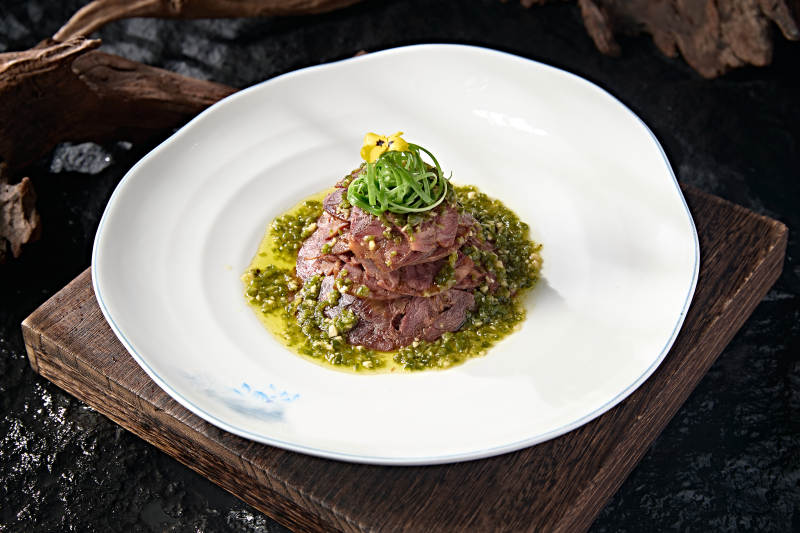 精致料理 绿意点缀