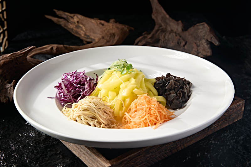 东北传统美食凉菜五彩大拉皮