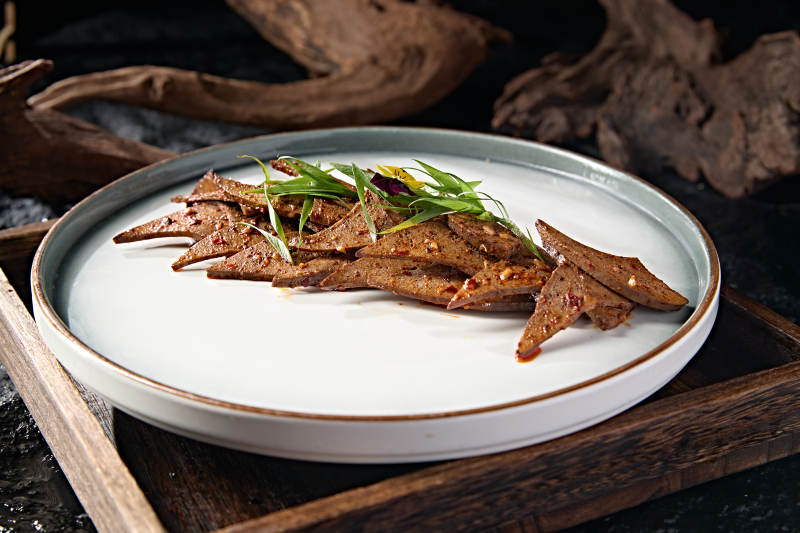 美味中餐凉菜麻辣猪肝切片