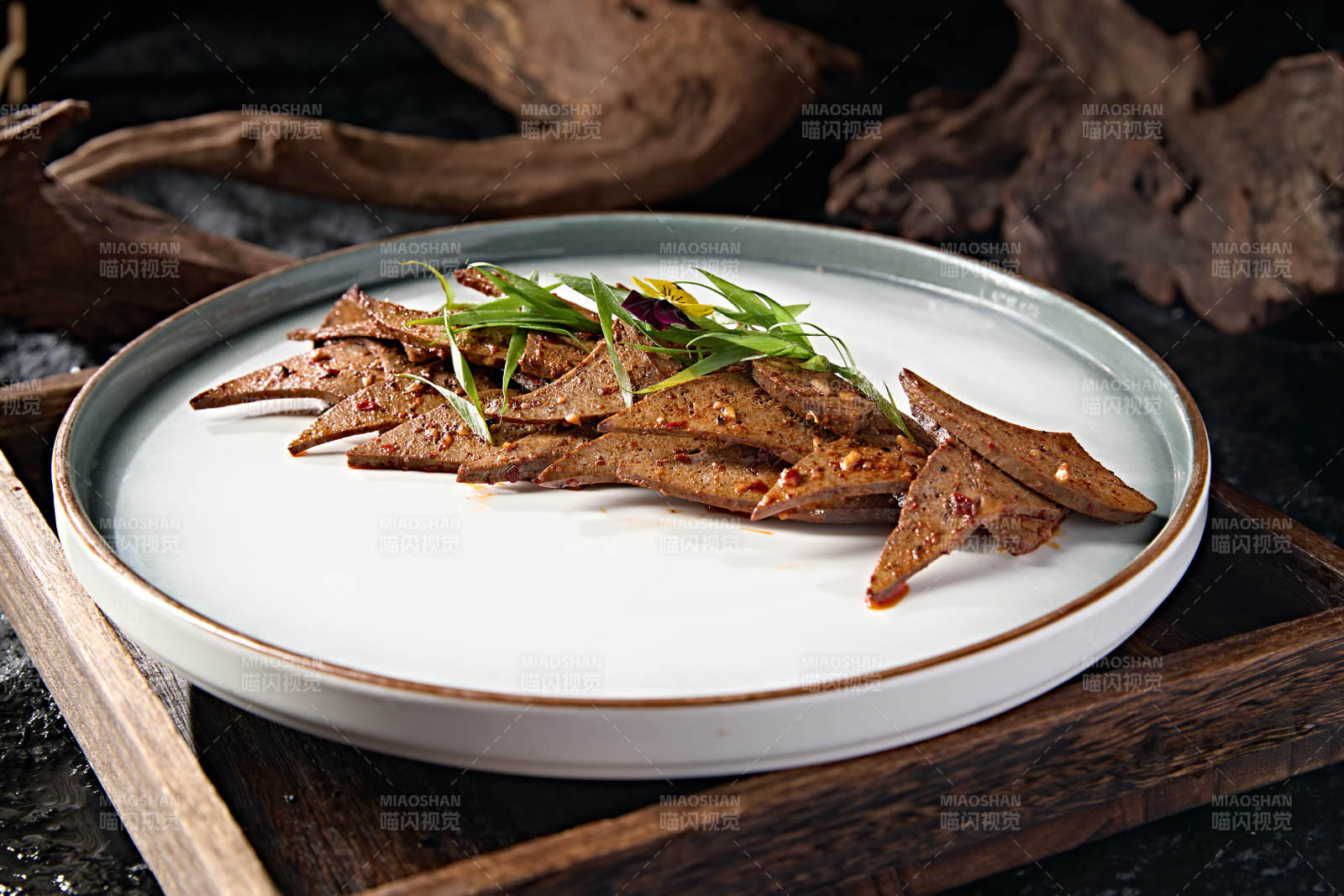 美味中餐凉菜麻辣猪肝切片