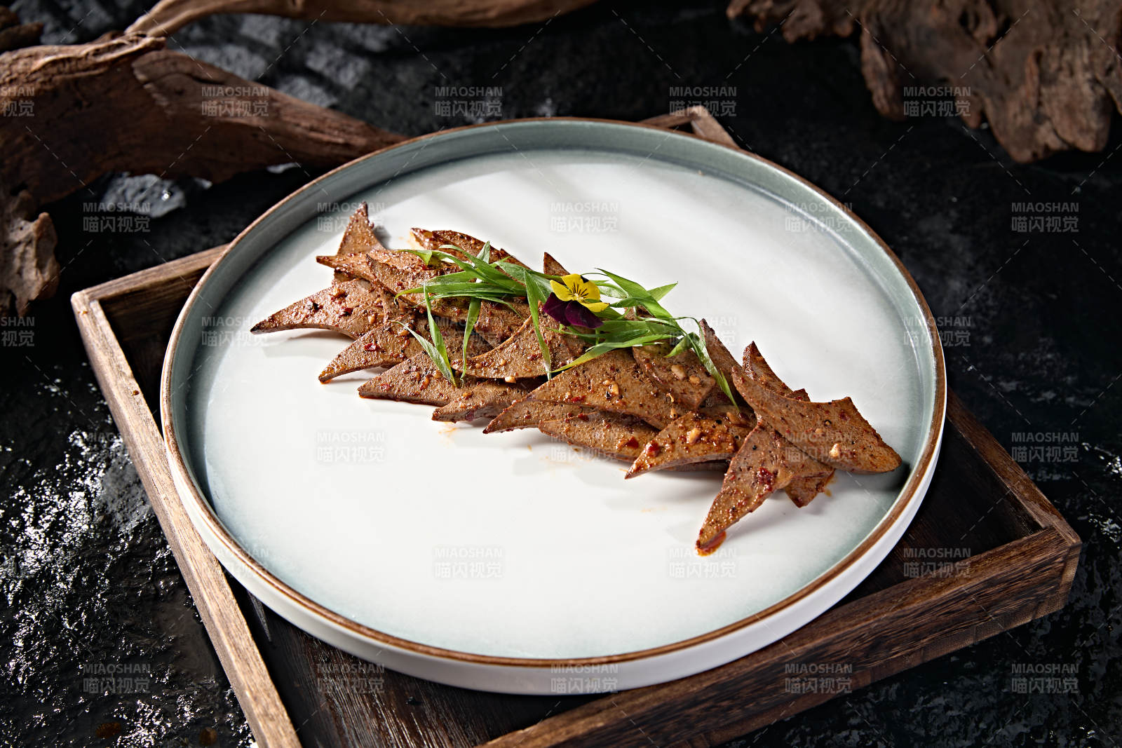 美味中餐凉菜麻辣猪肝切片