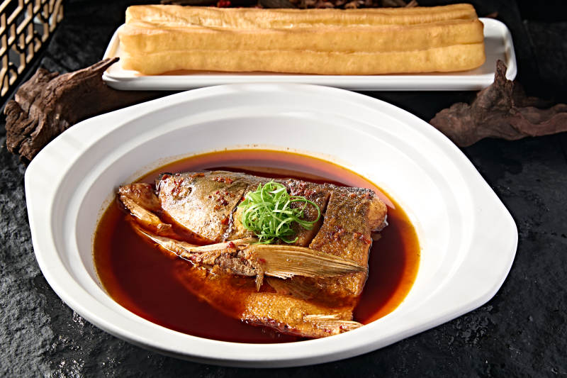 红烧鱼头配油条