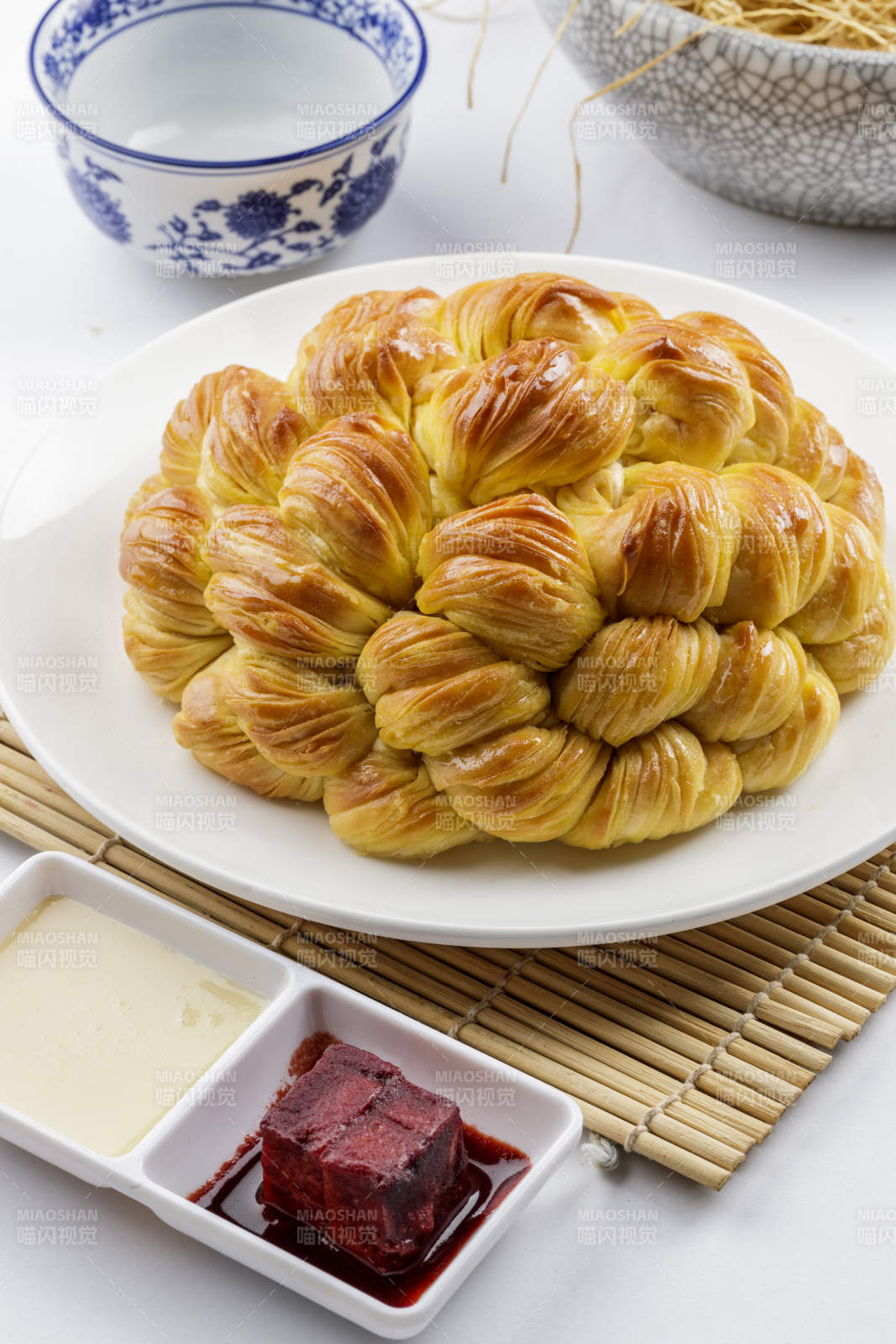 花形面包配酱料