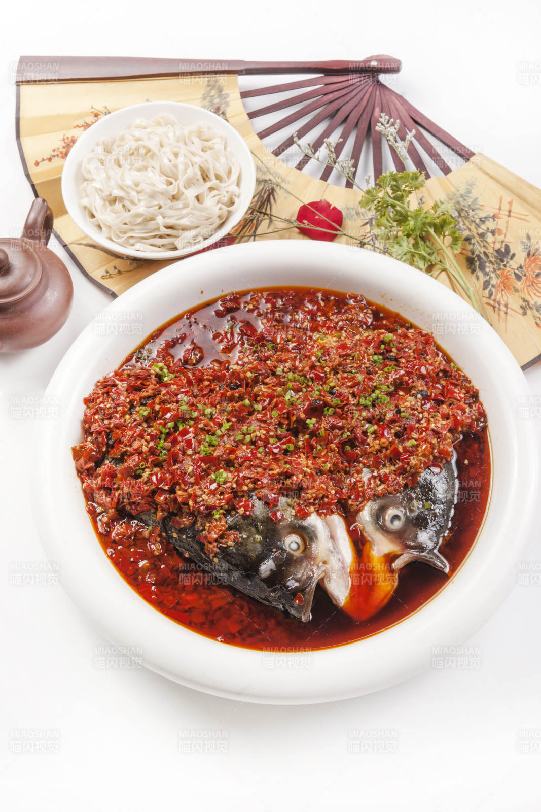 麻辣鱼头配面条