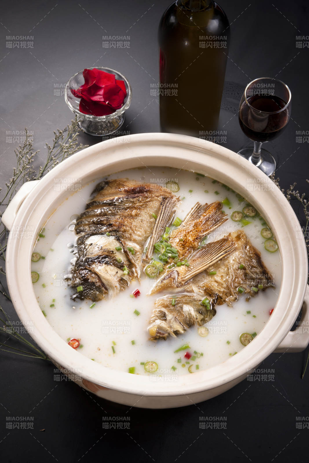 鱼头汤配红酒