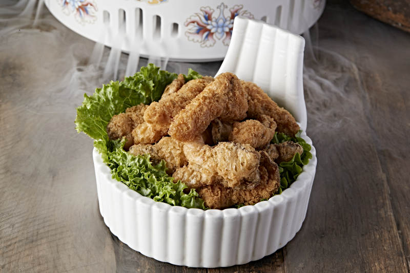 酥炸雞塊配生菜