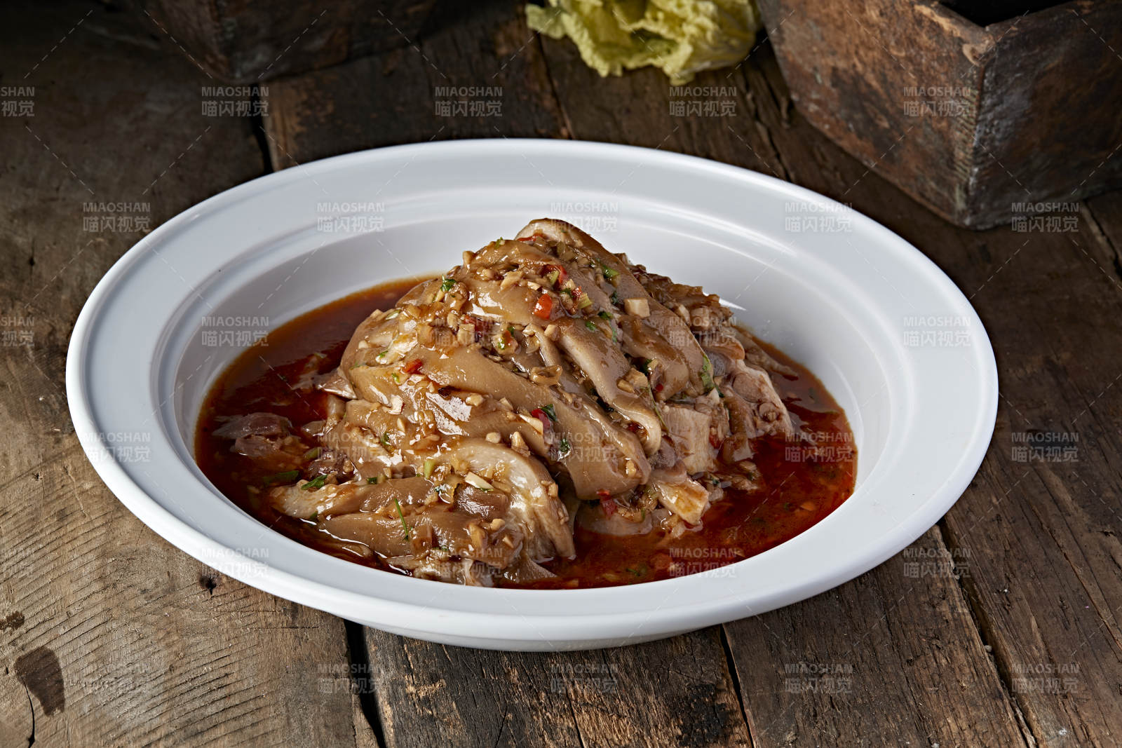 浇汁酸菜炖猪肘