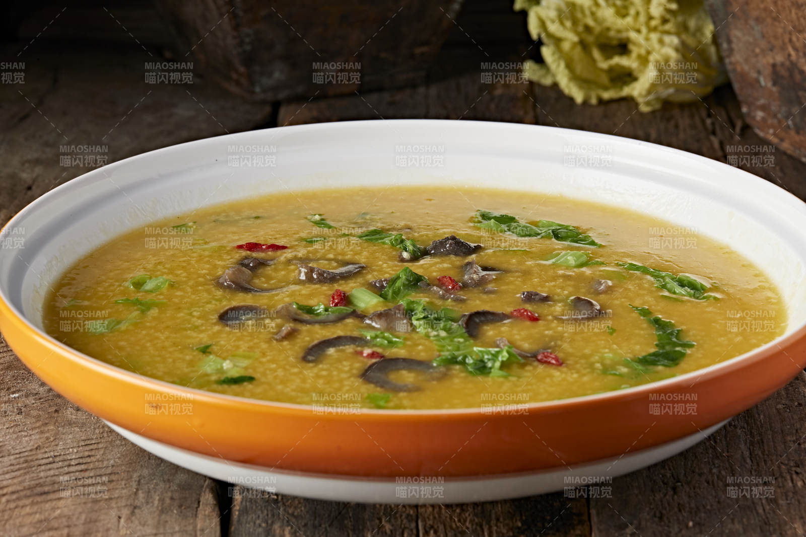 金汤海参小米粥