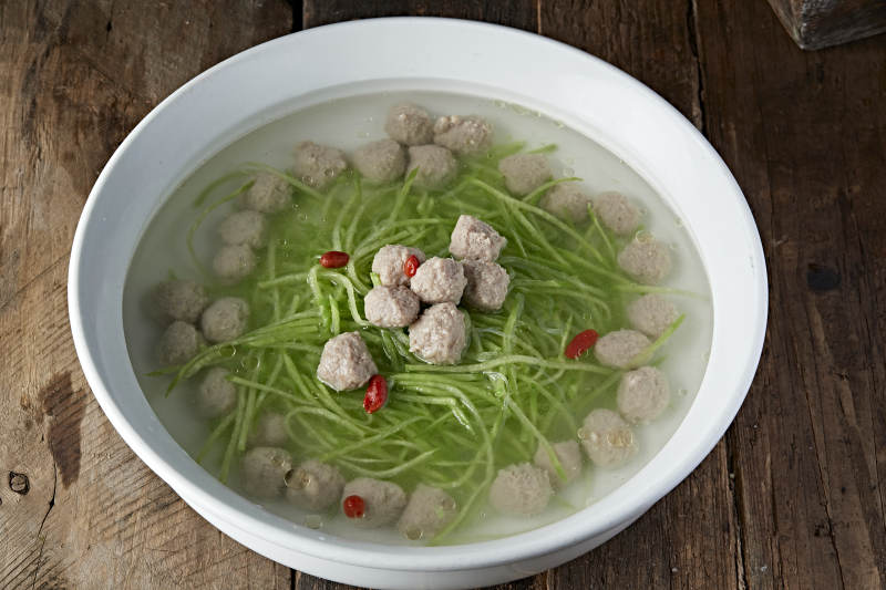 清湯肉丸配青菜