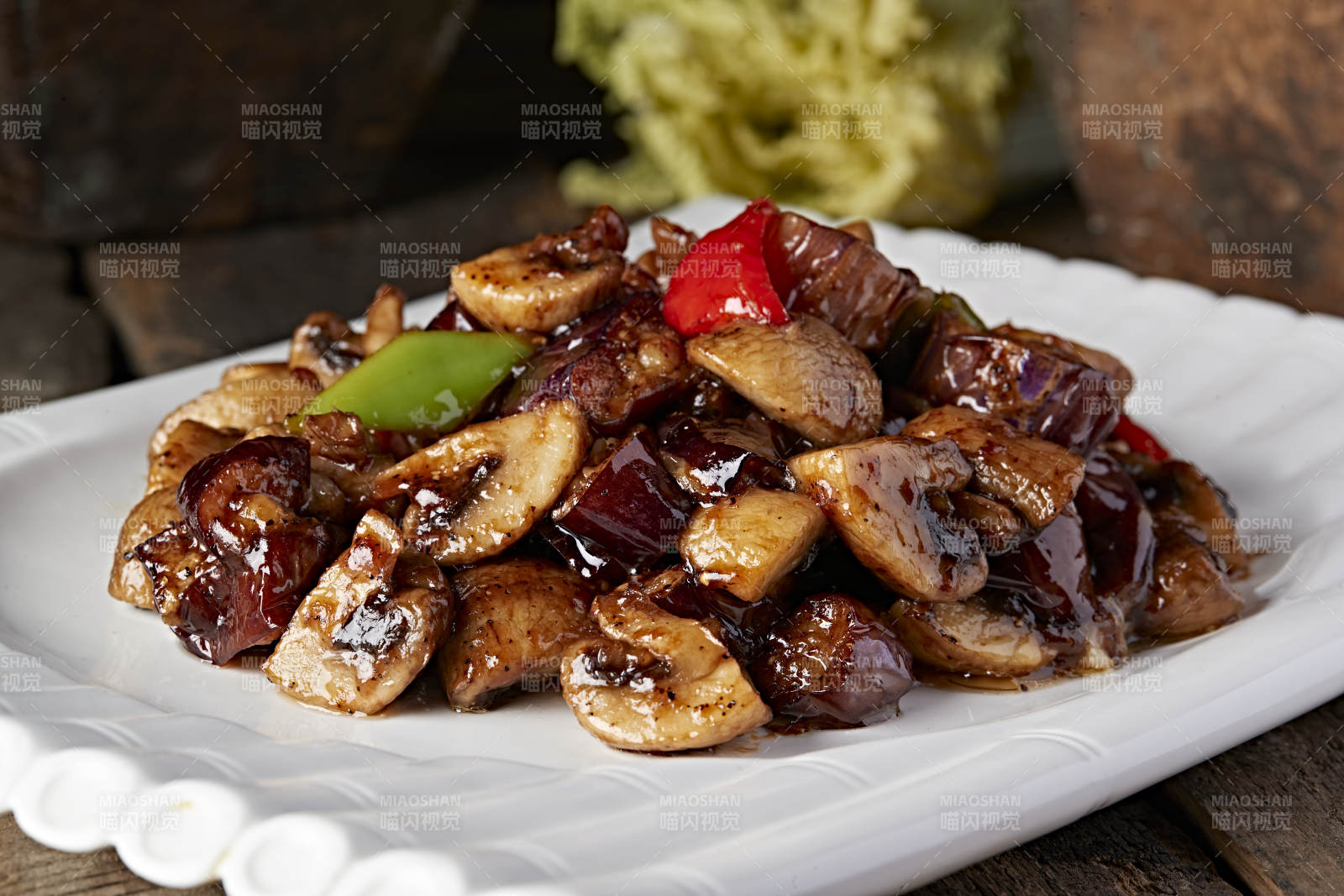 酱爆鸡丁配蘑菇