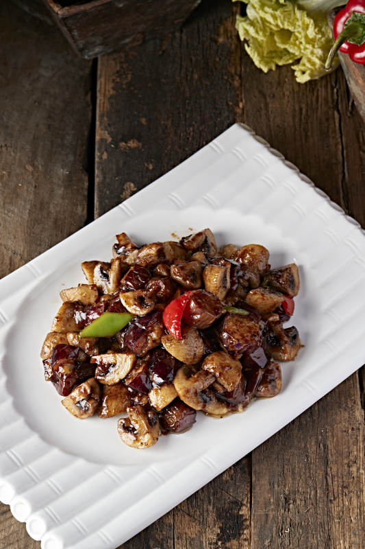 酱爆鸡丁配蘑菇