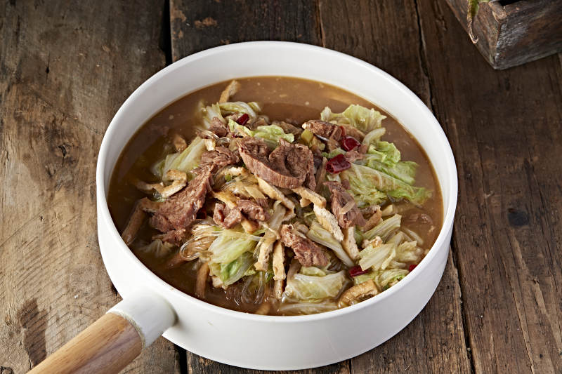 白菜粉丝炸豆腐炖牛腱