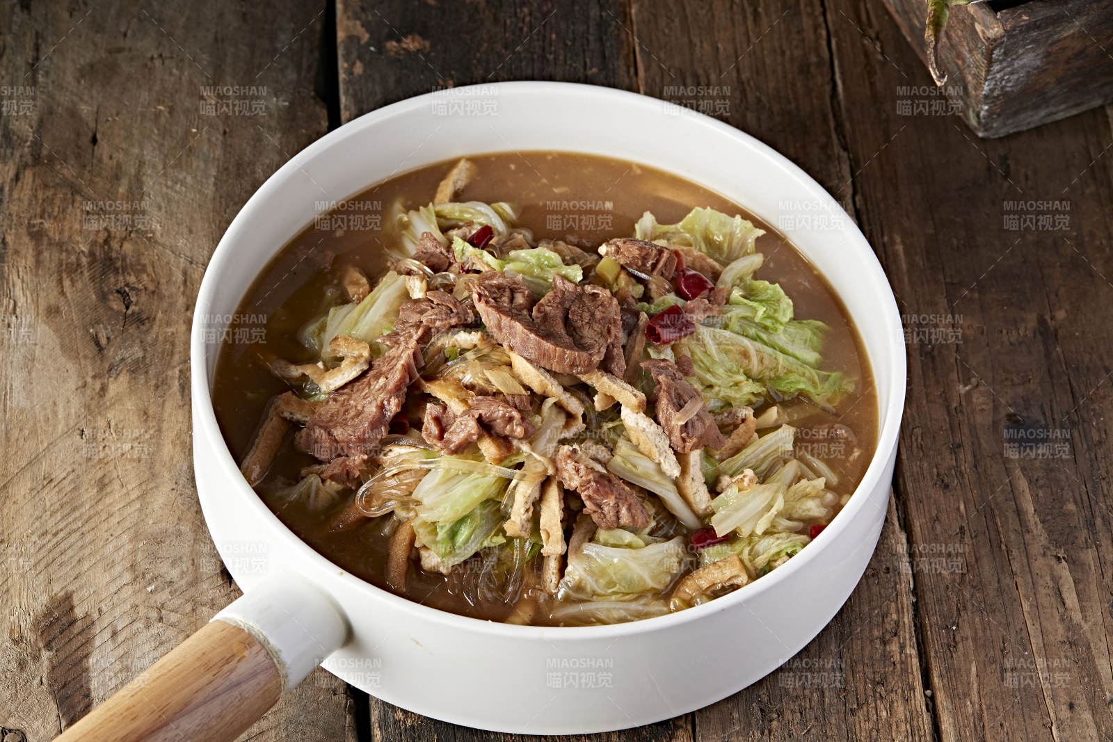 白菜粉丝炸豆腐炖牛腱