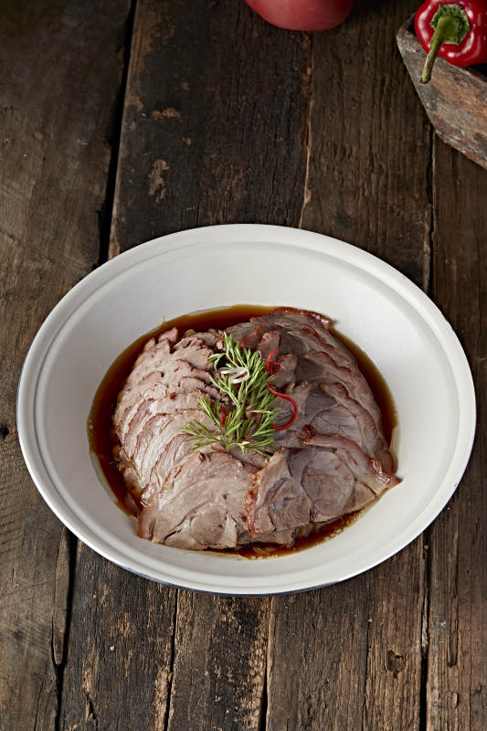 酸菜蒸肘花切片