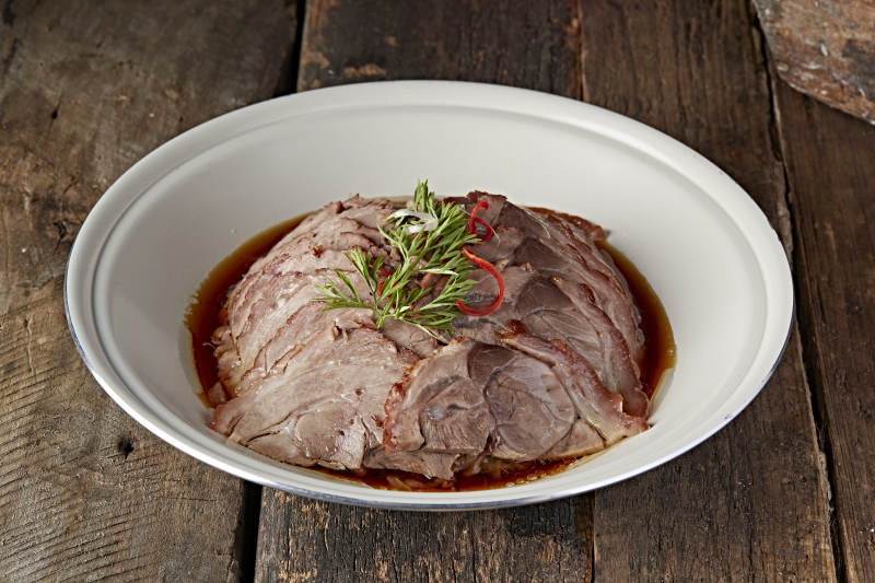 酸菜蒸肘花切片