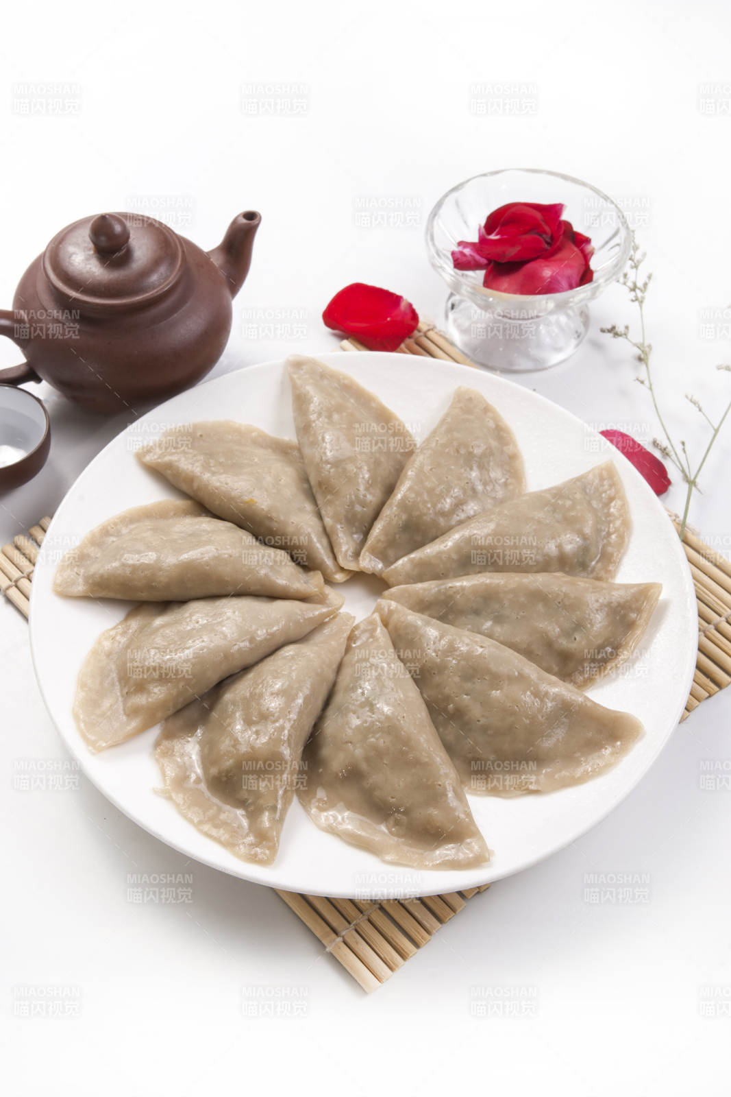 花形饺子配茶具