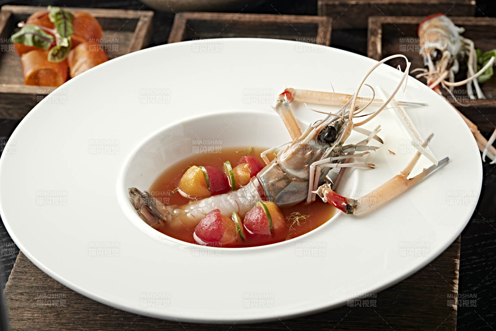龙虾汤配果蔬