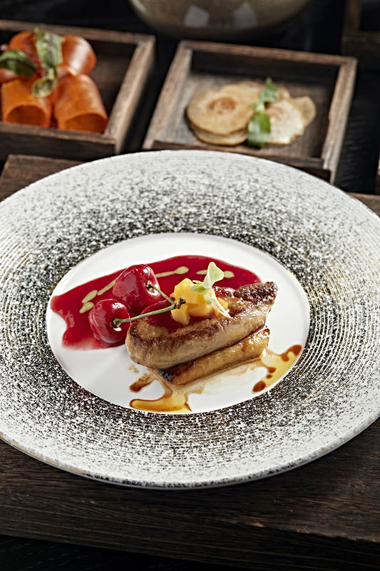 樱桃鹅肝配酱汁