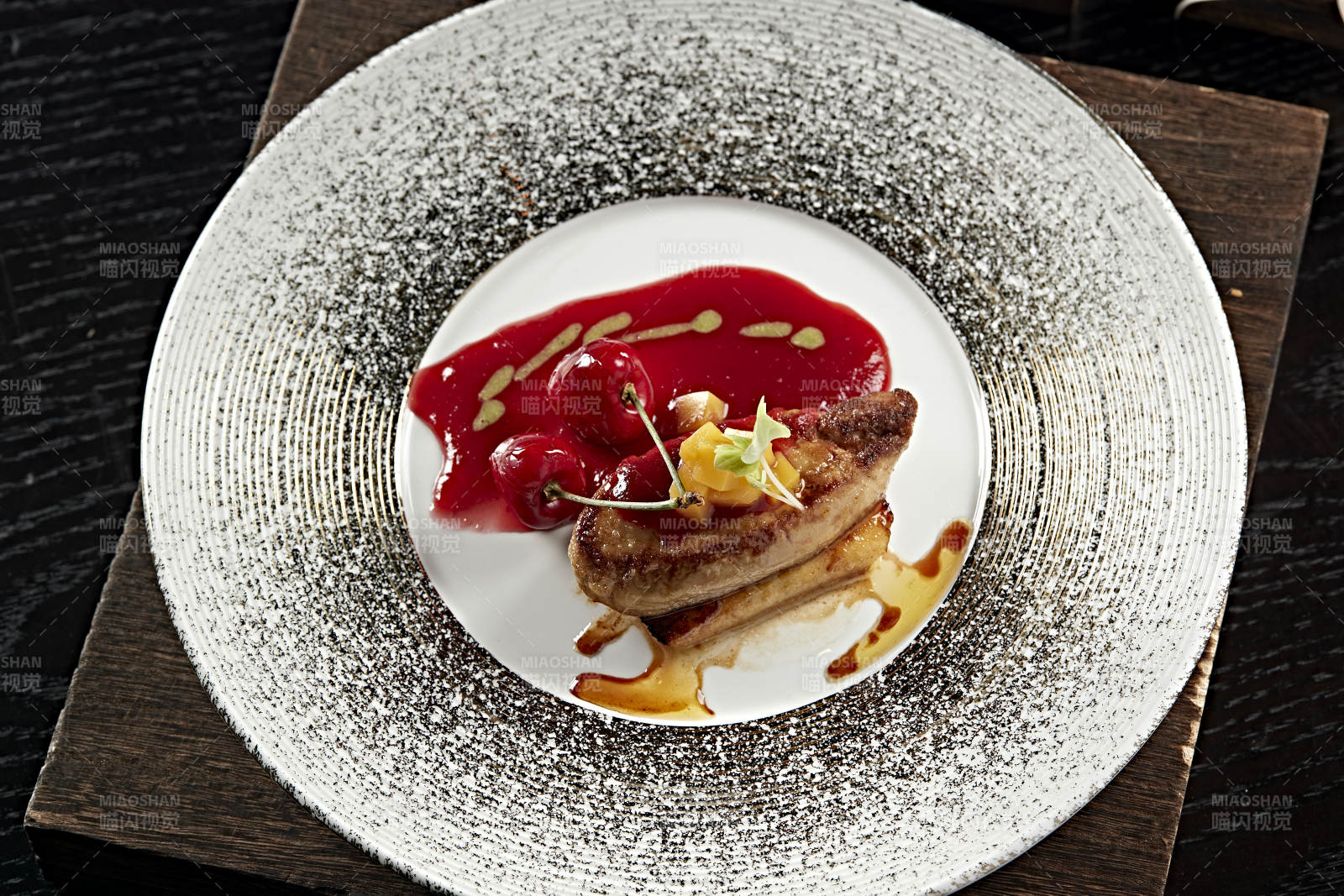 櫻桃鵝肝配醬汁