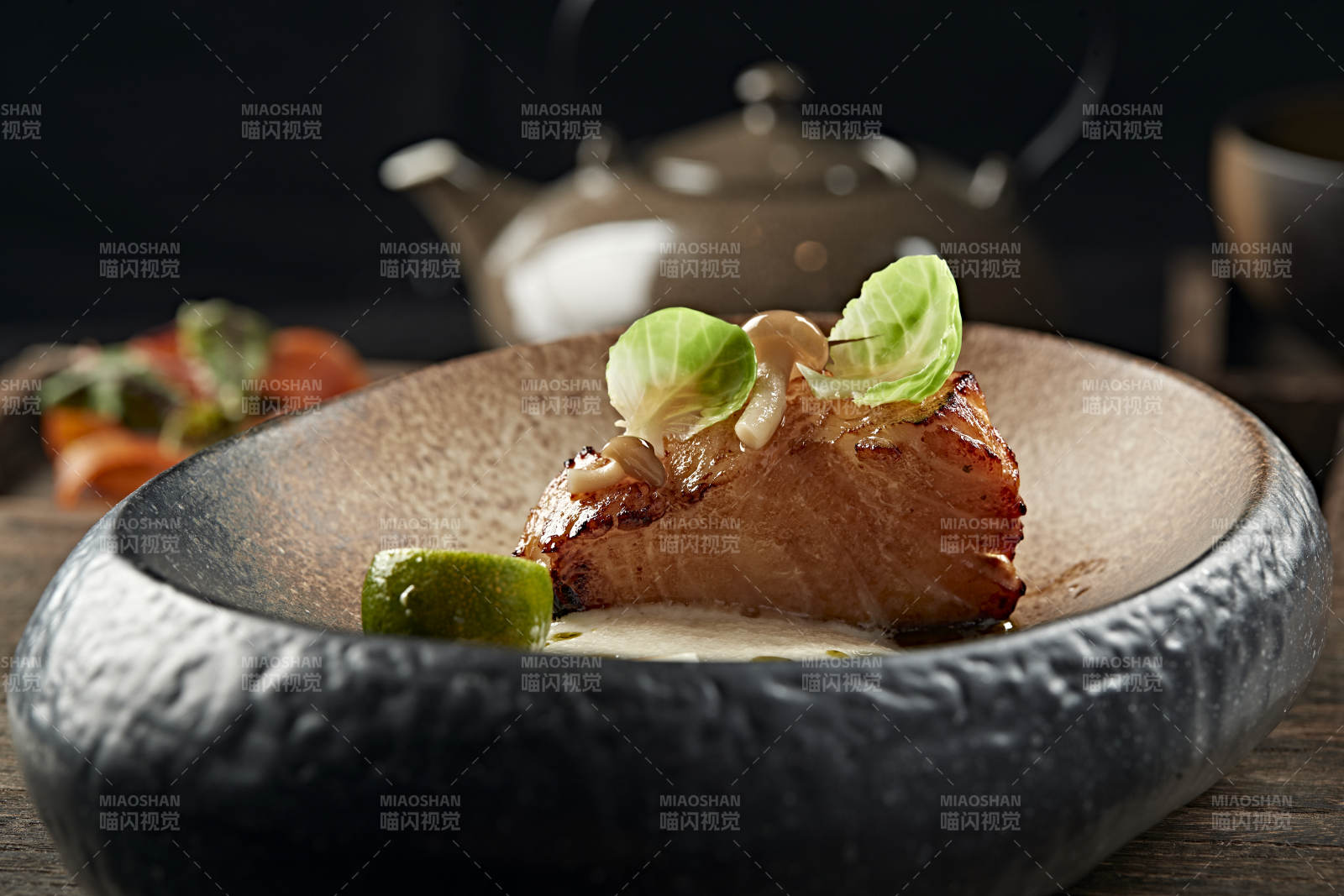 精致烤肉配生菜