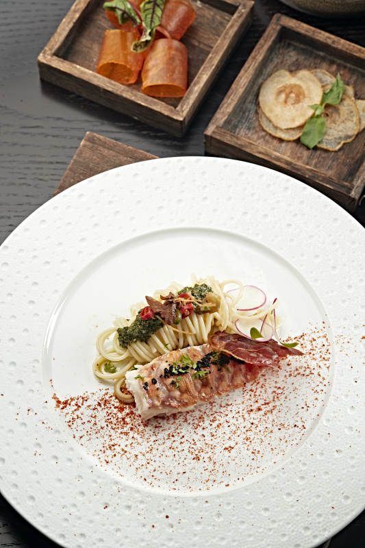 精致意面配烤肉