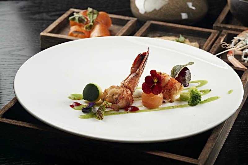 精致虾料理摆盘
