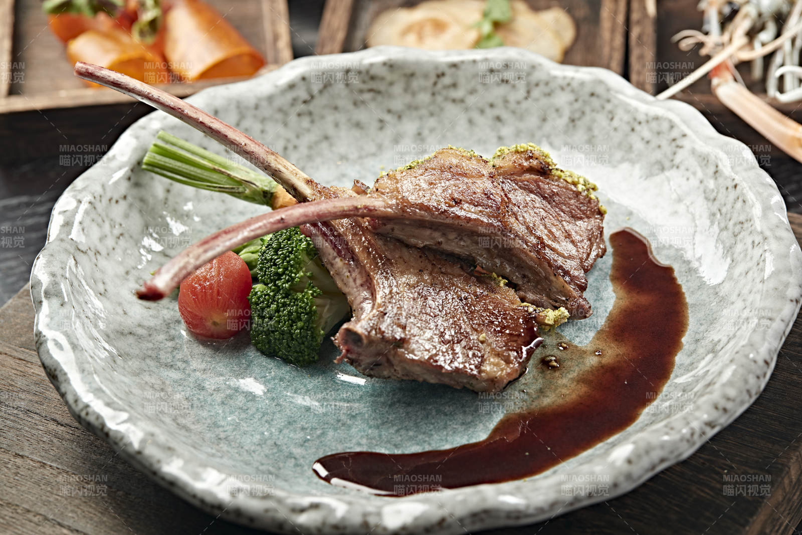 香煎羊排配蔬菜