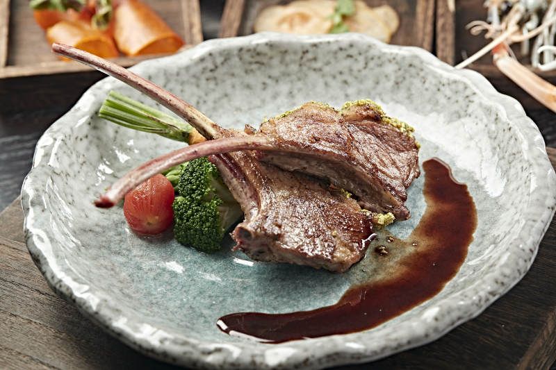 香煎羊排配蔬菜