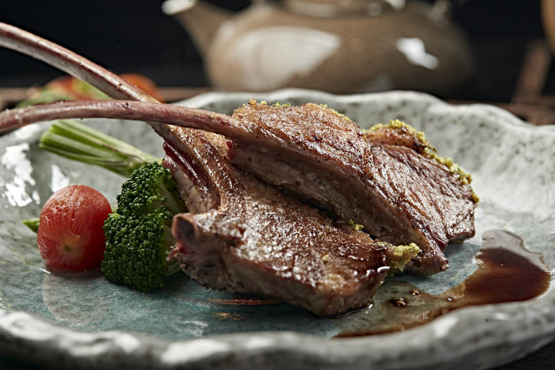 香煎羊排配时蔬