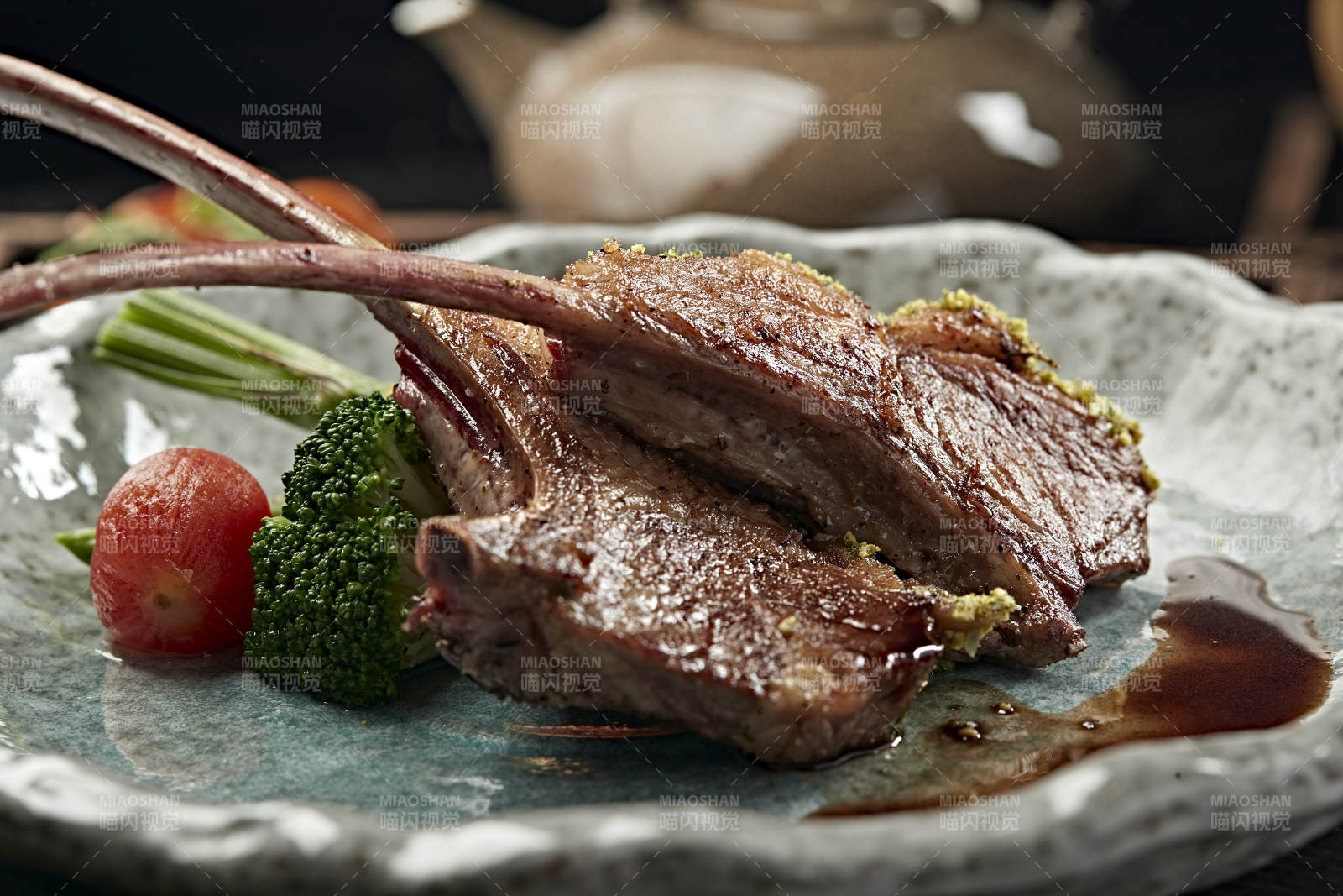 香煎羊排配时蔬